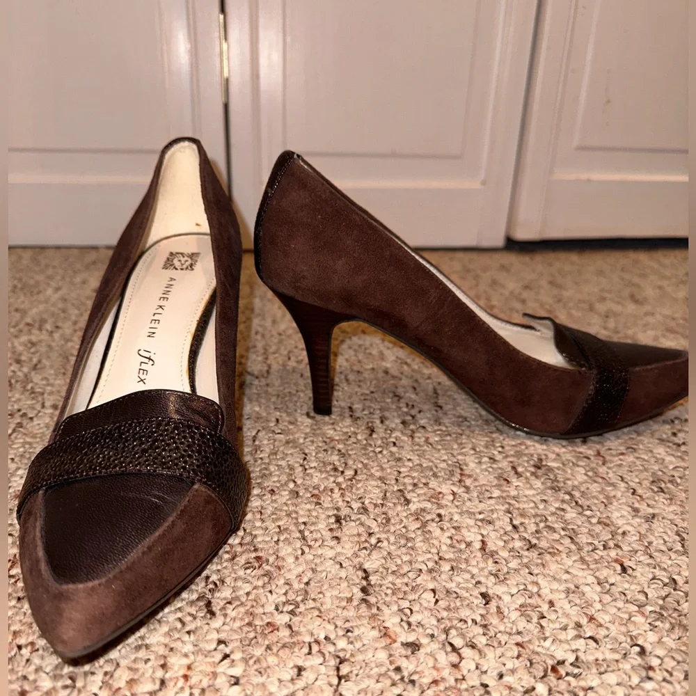 Brown suede heels - Picture 3 of 4